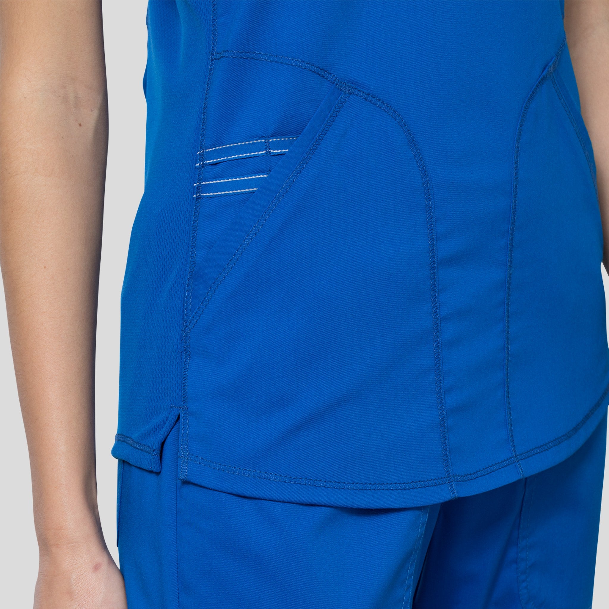 2-Pocket Sweetheart V-Neck | Royal